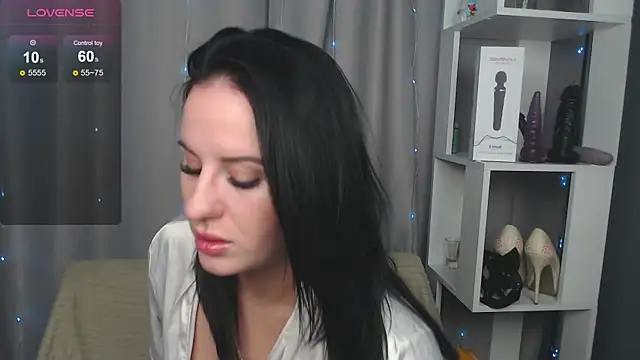 Snapshot of JuliyaMayss chatting on October 14, 12:11 am JuliyaMayss online show from October 14, 12:11 am