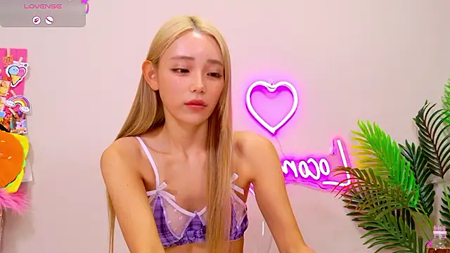 Snapshot of -LOCOMOCO- chatting on June 2, 10:39 am -LOCOMOCO- online show from June 2, 10:39 am