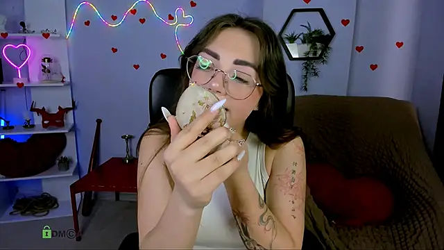 kiki swan online show from May 4, 5:47 am