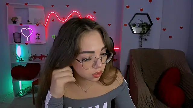 kiki swan online show from May 12, 1:08 pm