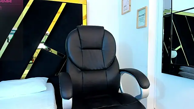 Snapshot of adalinarusell_ chatting on March 11, 3:45 pm adalinarusell online show from March 11, 3:45 pm