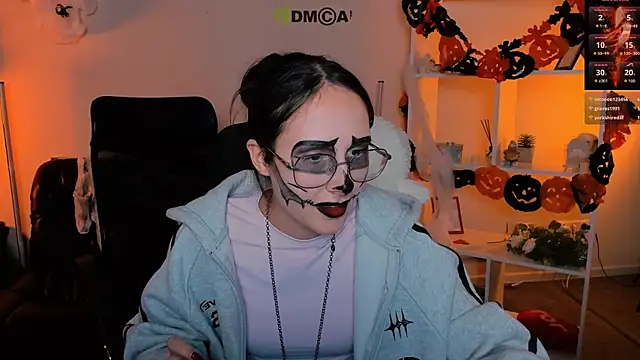 Snapshot of mona_cloud chatting on October 25, 1:13 am mona cloud online show from October 25, 1:13 am