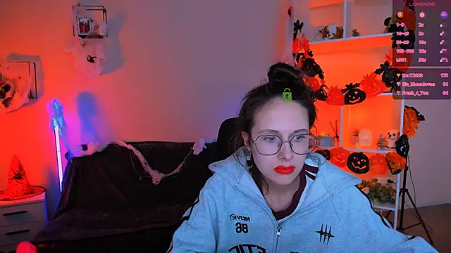 Snapshot of mona_cloud chatting on October 30, 2:46 am mona cloud online show from October 30, 2:46 am