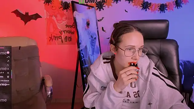 Snapshot of mona_cloud chatting on November 4, 12:10 am mona cloud online show from November 4, 12:10 am