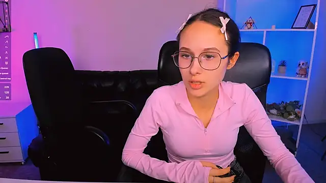 Snapshot of mona_cloud chatting on November 17, 12:16 am mona cloud online show from November 17, 12:16 am