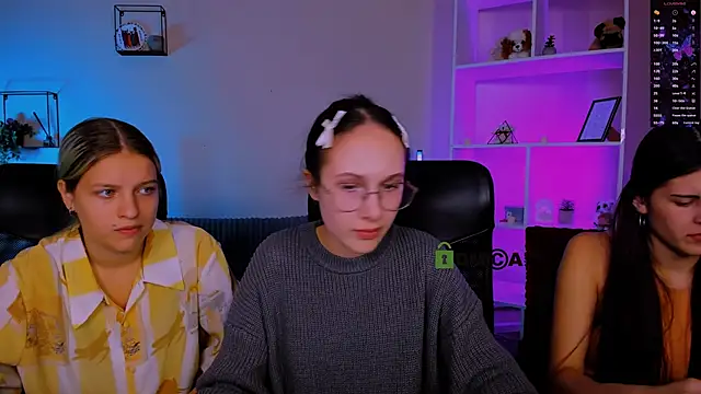 Snapshot of mona_cloud chatting on November 18, 8:46 pm mona cloud online show from November 18, 8:46 pm