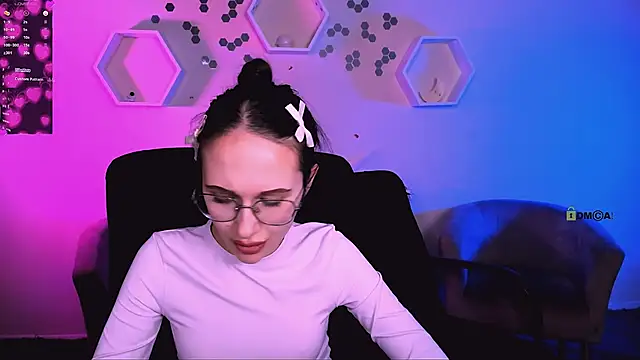 Snapshot of mona_cloud chatting on December 1, 1:10 am mona cloud online show from December 1, 1:10 am