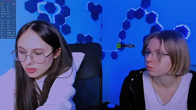 Snapshot of mona_cloud chatting on December 14, 8:35 pm mona cloud online show from December 14, 8:35 pm