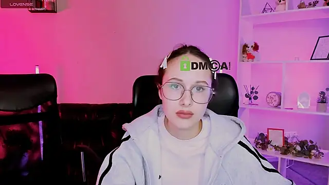 Snapshot of mona_cloud chatting on December 16, 12:15 am mona cloud online show from December 16, 12:15 am