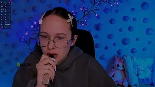 Snapshot of mona_cloud chatting on December 18, 8:15 pm mona cloud online show from December 18, 8:15 pm