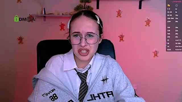 Snapshot of mona_cloud chatting on January 7, 8:11 pm mona cloud online show from January 7, 8:11 pm