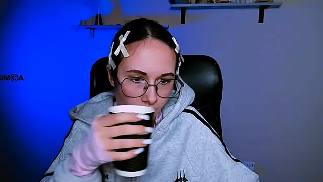 Snapshot of mona_cloud chatting on January 31, 8:29 pm mona cloud online show from January 31, 8:29 pm