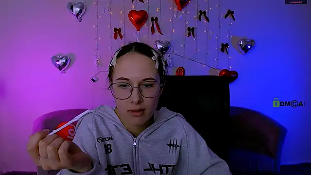 Snapshot of mona_cloud chatting on February 10, 7:51 pm mona cloud online show from February 10, 7:51 pm