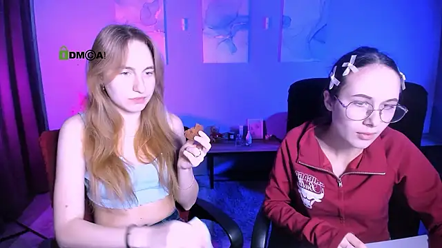 Snapshot of mona_cloud chatting on February 11, 7:52 pm mona cloud online show from February 11, 7:52 pm