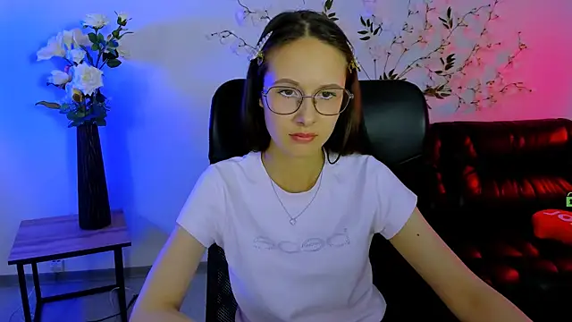 Snapshot of mona_cloud chatting on June 22, 8:22 am mona cloud online show from June 22, 8:22 am