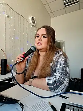 Juicy PeachLux online show from April 17, 7:44 am