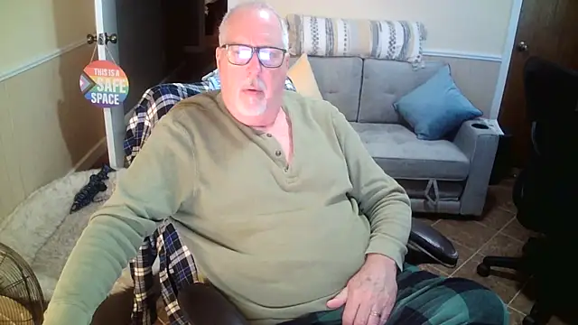 superbearboss online show from April 7, 4:51 pm