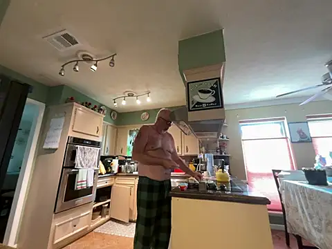 superbearboss online show from May 10, 3:28 pm