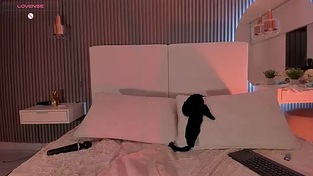 Zoewhitte online show from November 10, 12:42 am