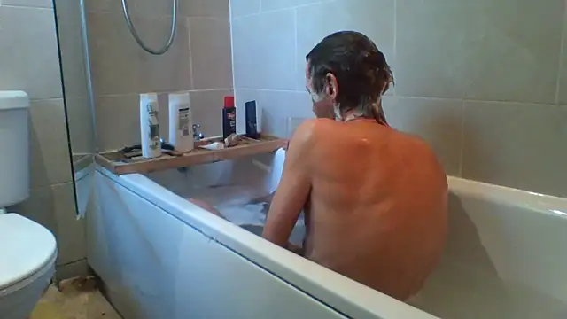 Snapshot of Grower_and_shower chatting on May 4, 6:37 pm Grower and shower online show from May 4, 6:37 pm