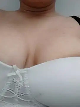 Snapshot of saraaxx1 chatting on June 27, 1:17 pm saraaxx1 online show from June 27, 1:17 pm