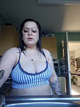 Snapshot of Saucy-Serenity chatting on April 25, 4:59 pm Saucy-Serenity online show from April 25, 4:59 pm
