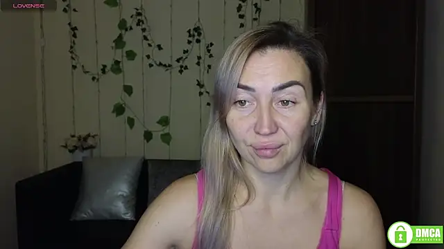 Kiss julli88I online show from December 17, 6:25 pm