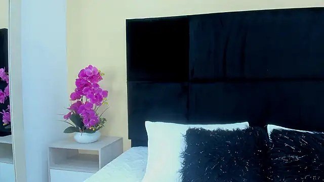 MaddyCrofft online show from March 19, 11:14 am