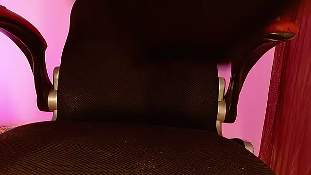 Small Hot19 online show from November 16, 9:15 am