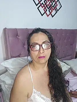 AlessandraLeroy online show from February 21, 1:39 am