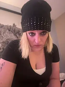 KITTYBOOBOOFUXX online show from April 12, 5:12 am