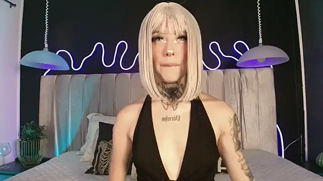 Zhally Dee online show from April 16, 8:20 pm