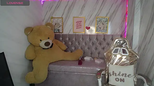 Snapshot of _wendy_b chatting on March 8, 2:01 am  wendy b online show from March 8, 2:01 am