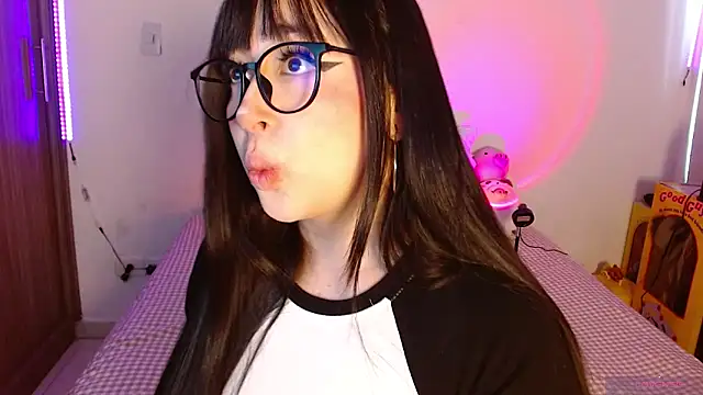 Oliviargf online show from April 5, 12:35 pm