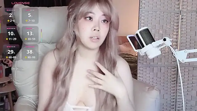 Snapshot of Cocobee chatting on March 2, 5:09 pm Cocobee online show from March 2, 5:09 pm