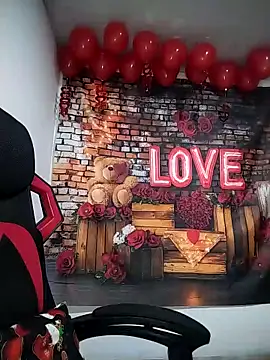 esmeralda jadees online show from February 23, 9:45 pm