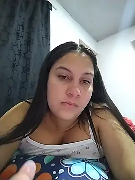 Snapshot of esmeralda_jadees chatting on July 5, 2:35 pm esmeralda jadees online show from July 5, 2:35 pm