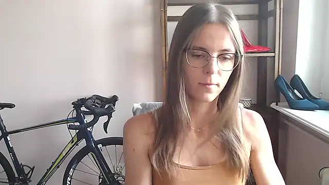 love megi online show from March 28, 7:30 am