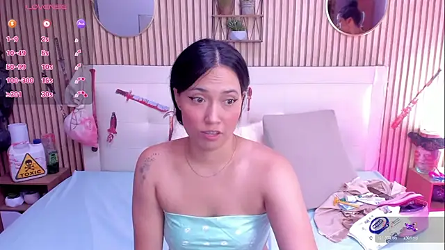 Snapshot of _LiilyWong chatting on October 23, 3:22 pm LiilyWong online show from October 23, 3:22 pm