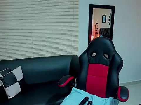 Snapshot of _LiilyWong chatting on November 6, 5:41 am LiilyWong online show from November 6, 5:41 am