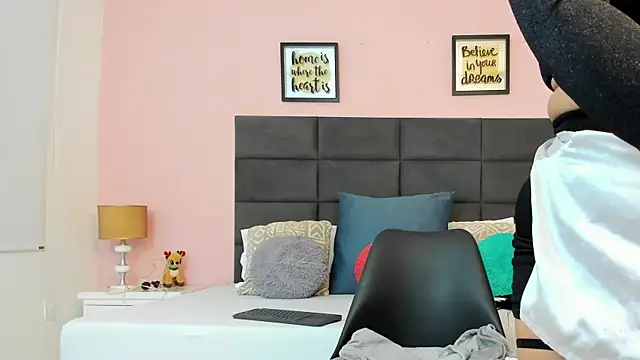 SophiaQueens online show from October 17, 8:33 pm