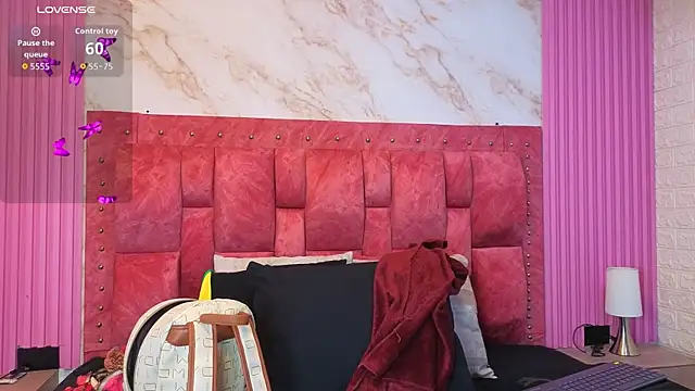 goldilockss15 online show from April 6, 11:00 am