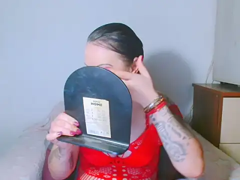 Snapshot of Aliceessencex chatting on January 26, 2:14 am Aliceessencex online show from January 26, 2:14 am