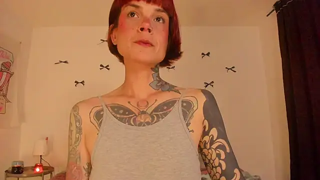 Snapshot of Alessamoth chatting on June 22, 8:28 pm Alessamoth online show from June 22, 8:28 pm
