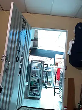 Snapshot of val_zx chatting on September 24, 6:33 pm val zx online show from September 24, 6:33 pm