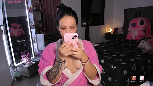 Snapshot of Paulet_Johnson chatting on May 4, 12:06 am Paulet Johnson online show from May 4, 12:06 am