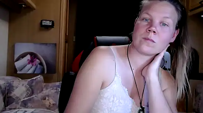 Snapshot of CallMeMaria chatting on December 28, 3:48 pm CallMeMaria online show from December 28, 3:48 pm