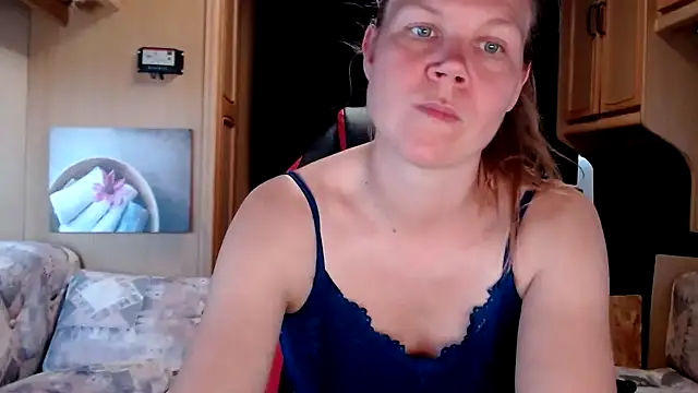 Snapshot of CallMeMaria chatting on January 2, 3:29 pm CallMeMaria online show from January 2, 3:29 pm