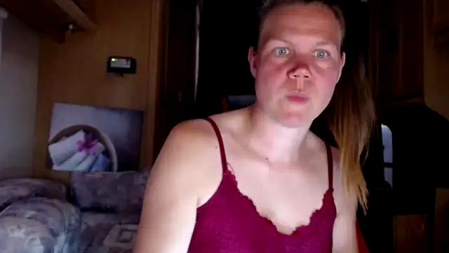 Snapshot of CallMeMaria chatting on January 3, 4:59 pm CallMeMaria online show from January 3, 4:59 pm