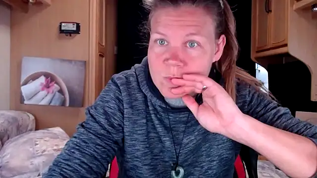 Snapshot of CallMeMaria chatting on January 4, 10:16 am CallMeMaria online show from January 4, 10:16 am